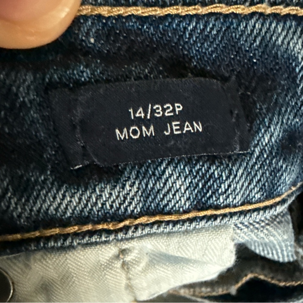 Gap Women’s Mom Blue Jeans Size 14/32 Petite - Picture 5 of 8